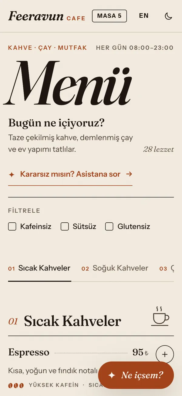 Açık temada menü: kategoriler, fiyatlar ve alerjen kodları